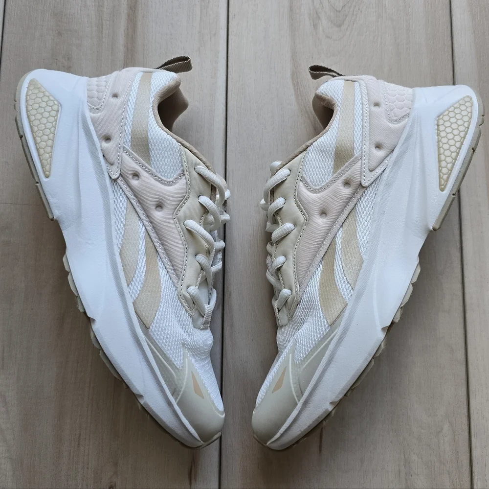 NEW Reebok Girls Gold Accent Athletic Sneakers